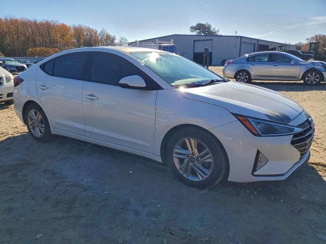 2019 HYUNDAI ELANTRA SEL 4