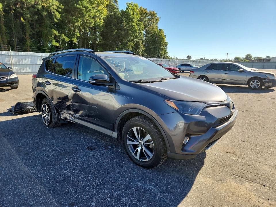 2017 TOYOTA RAV4 XLE 4