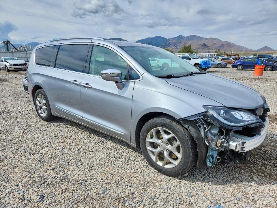 2019 CHRYSLER PACIFICA LIMITED 4