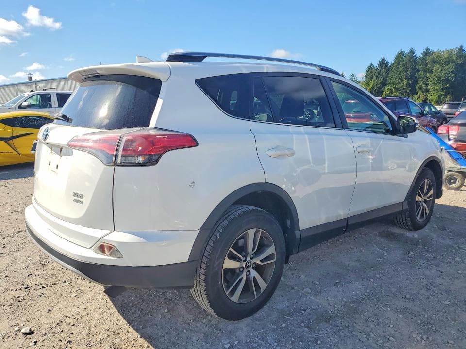 2017 TOYOTA RAV4 XLE 3