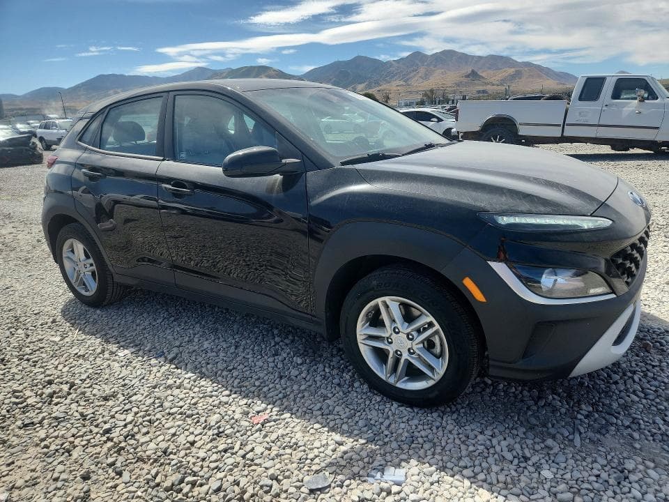 2022 HYUNDAI KONA SE 4