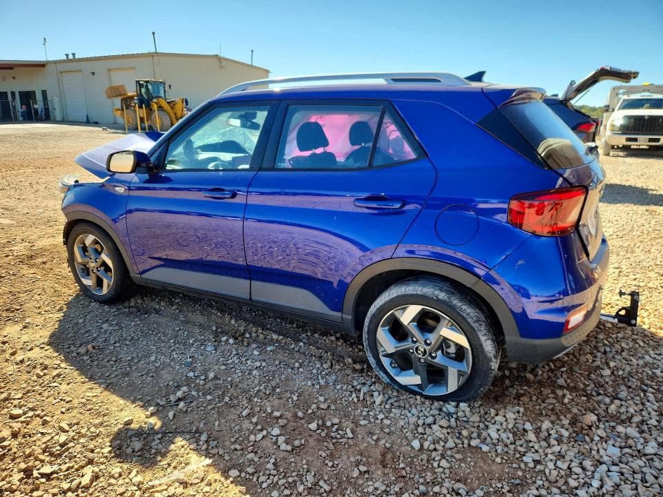 2022 HYUNDAI VENUE SEL 2