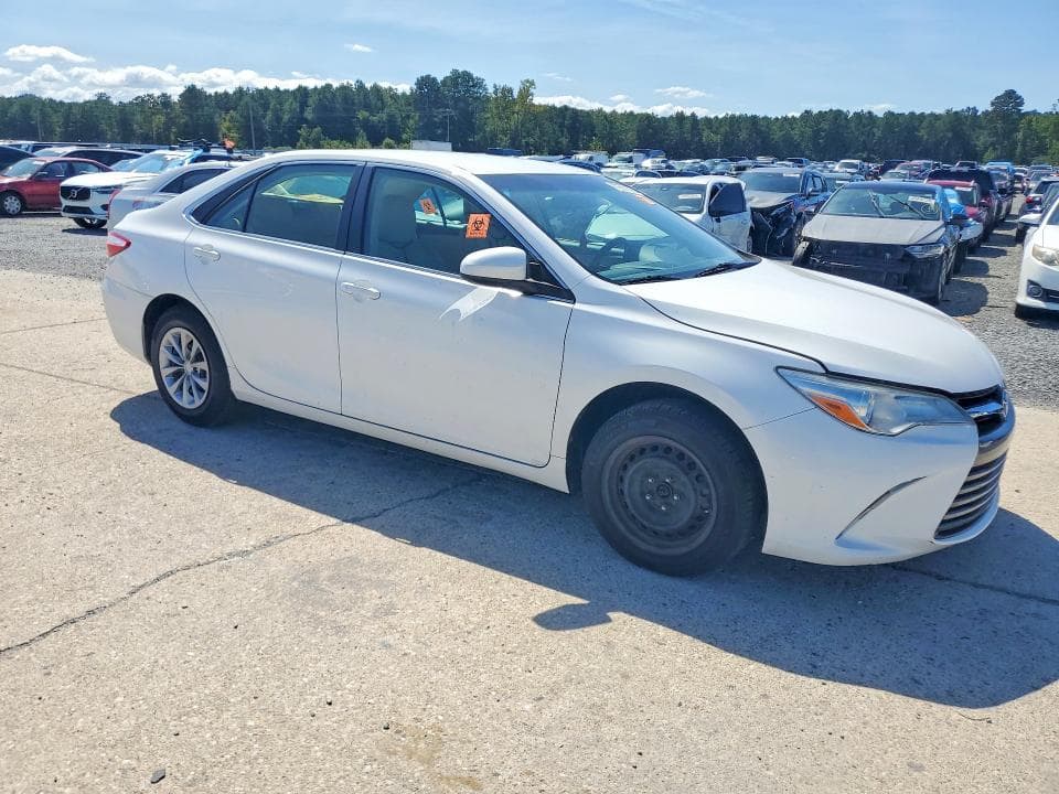 2017 TOYOTA CAMRY LE 4
