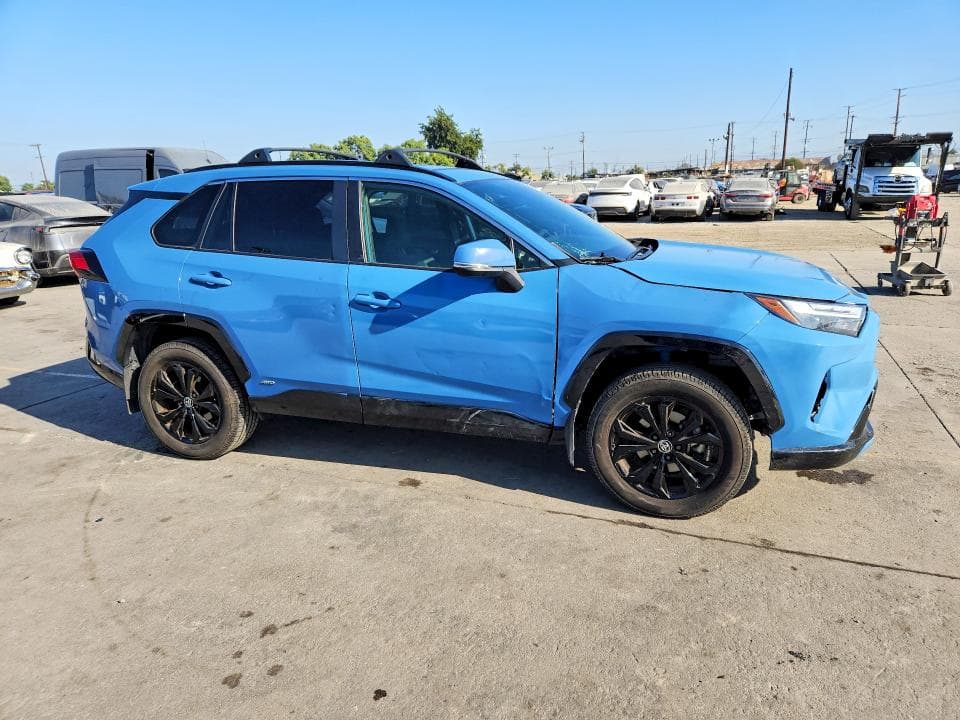 2022 TOYOTA RAV4 SE 4