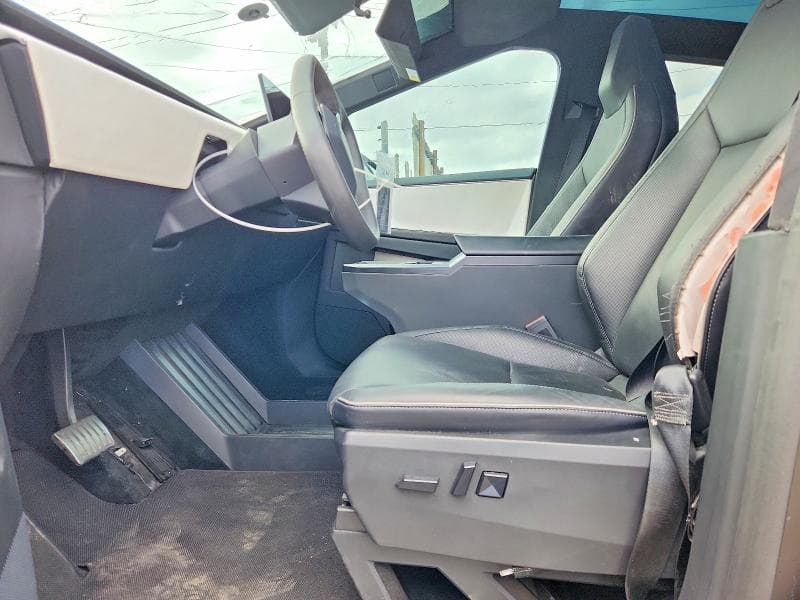 2024 TESLA CYBERTRUCK 7