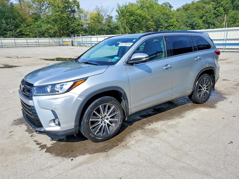 2017 TOYOTA HIGHLANDER SE - 1