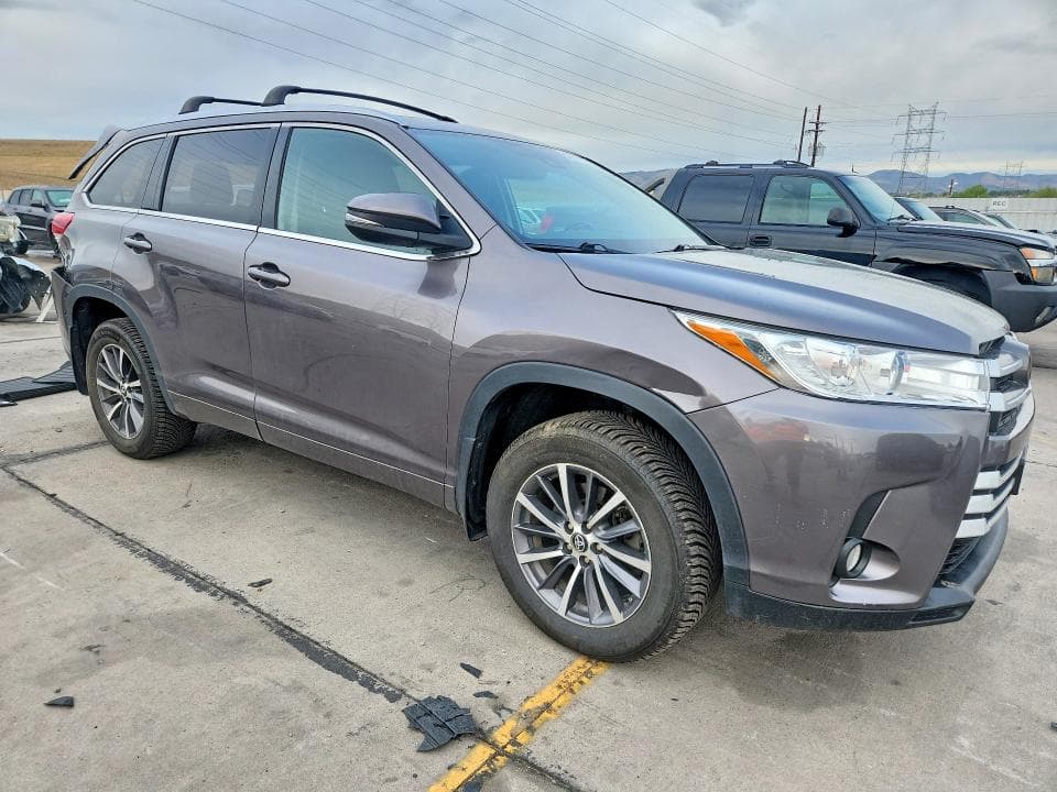 2018 TOYOTA HIGHLANDER XLE 4
