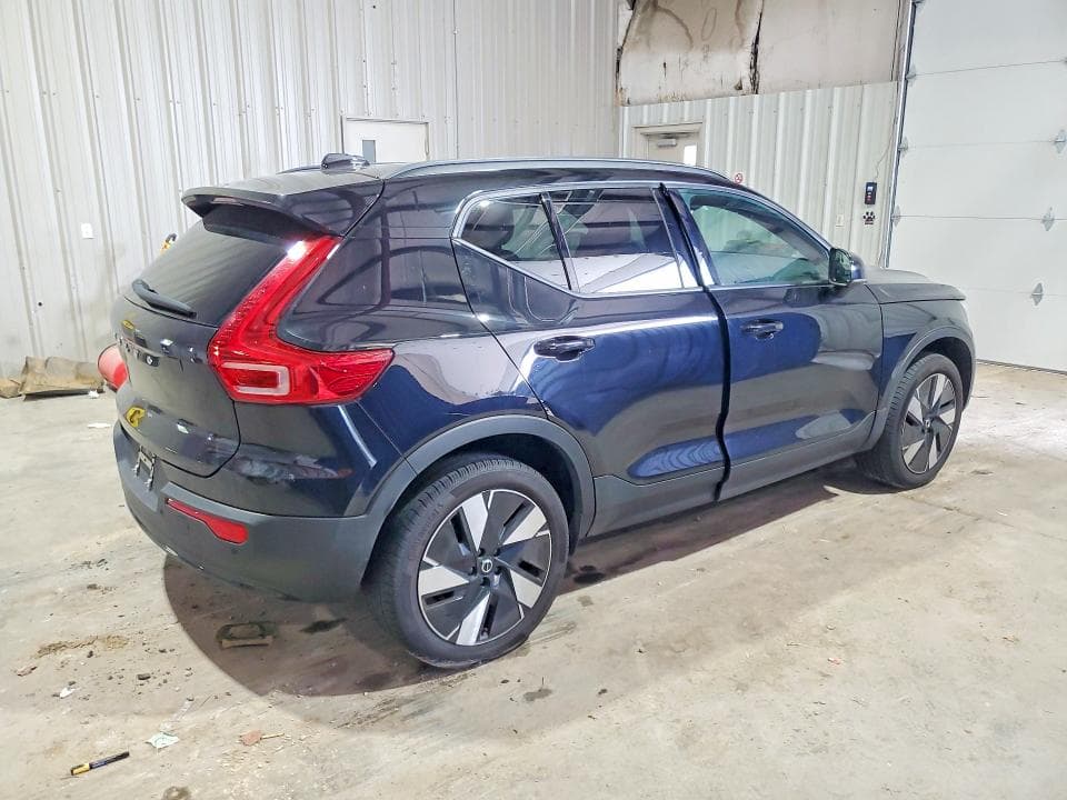 2025 VOLVO EX40 CORE 3