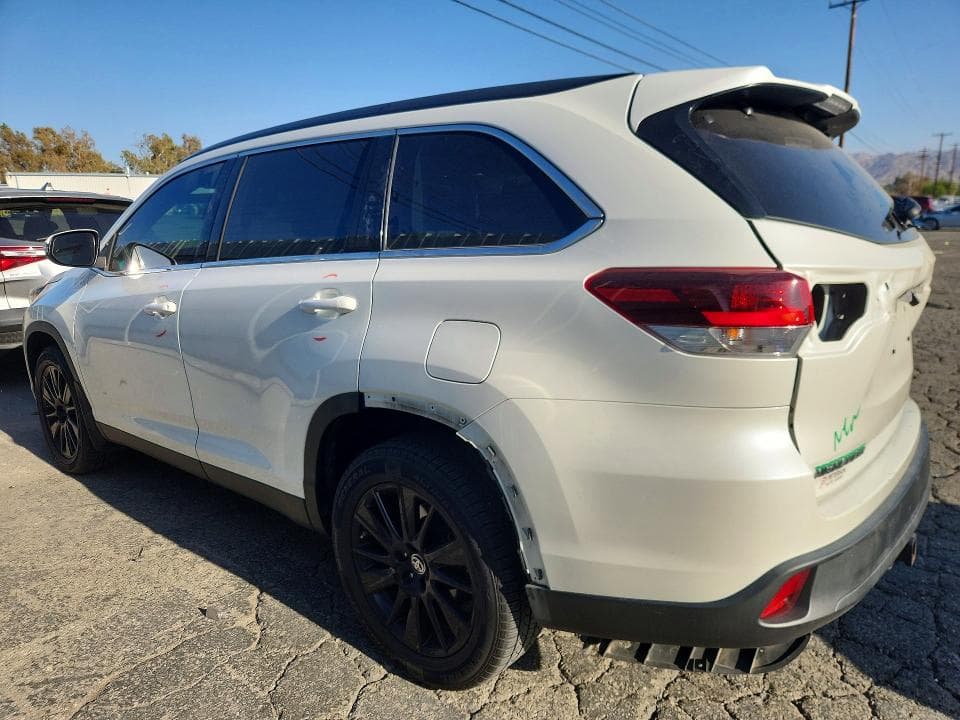 2019 TOYOTA HIGHLANDER SE 2