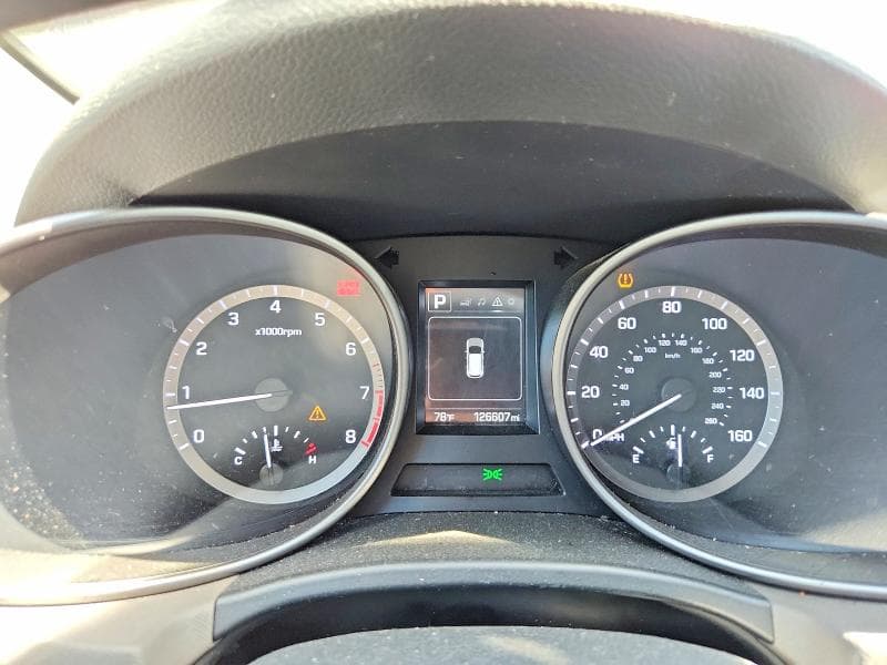 2017 HYUNDAI SANTA FE SE 9