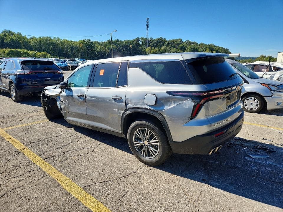2024 CHEVROLET TRAVERSE LS 2