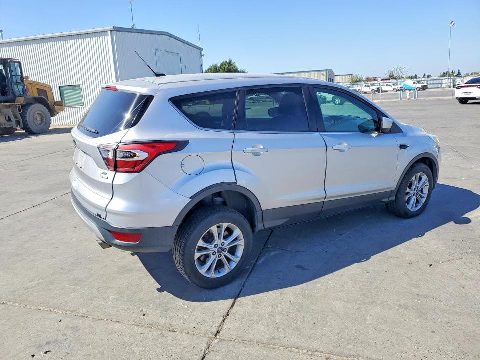 2017 FORD ESCAPE SE 3