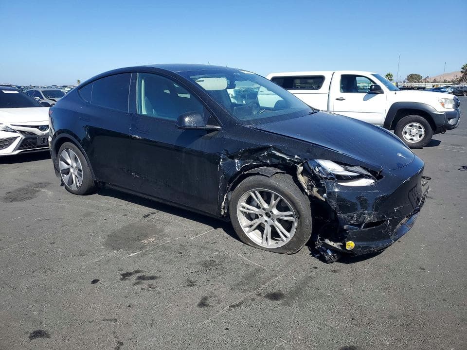 2023 TESLA MODEL Y 4