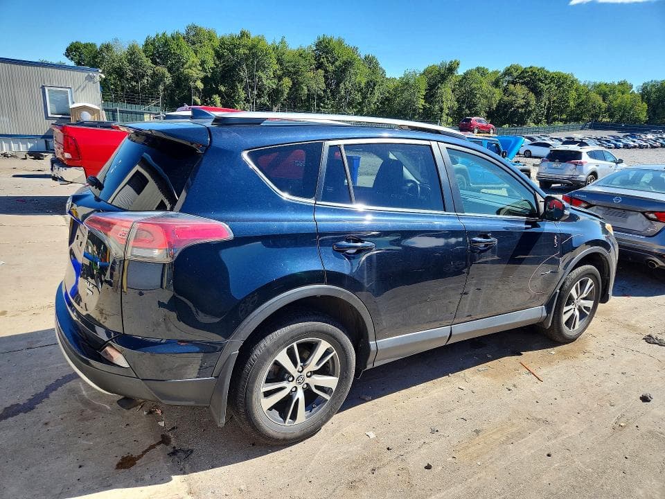 2018 TOYOTA RAV4 XLE 3