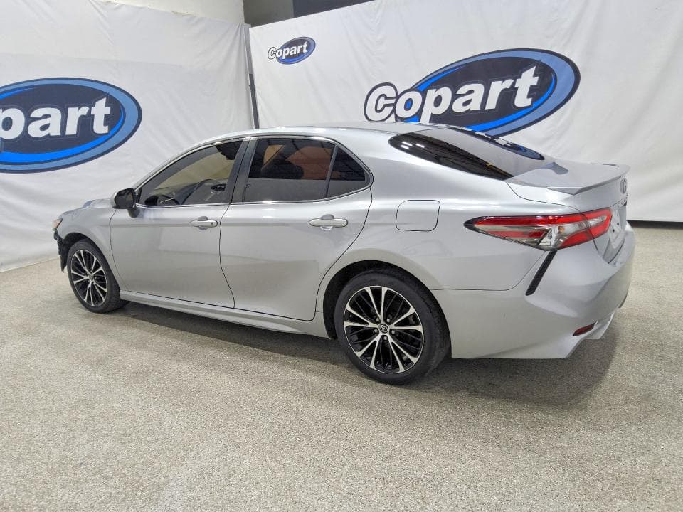 2018 TOYOTA CAMRY SE 2