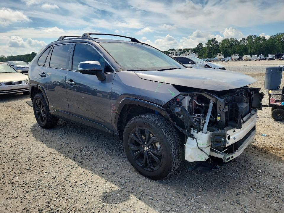 2022 TOYOTA RAV4 SE 4