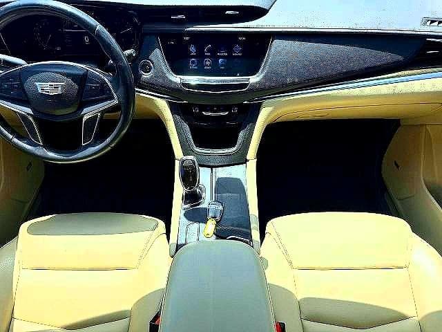 2017 CADILLAC XT5 8
