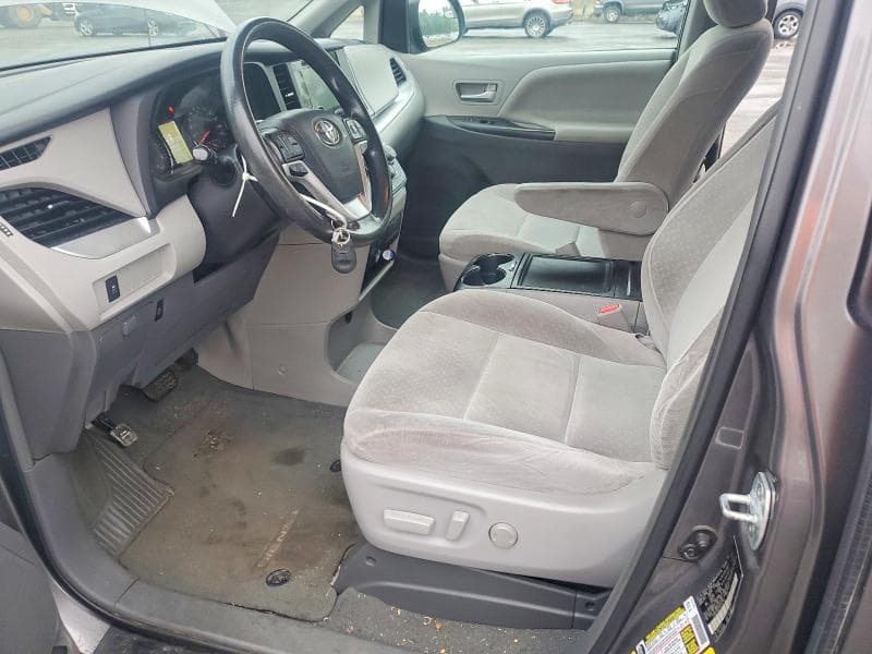 2017 TOYOTA SIENNA LE 7