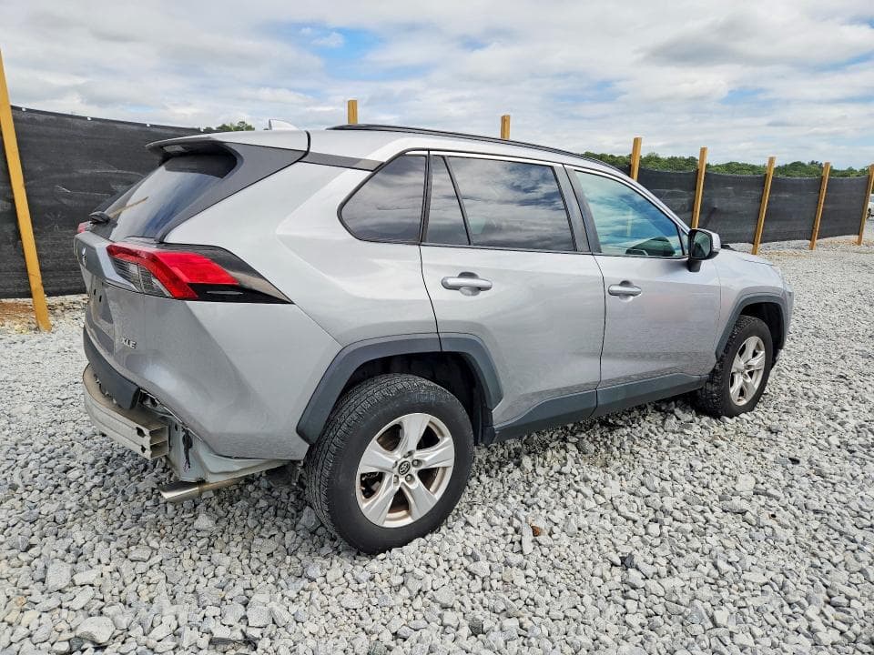 2019 TOYOTA RAV4 XLE 3