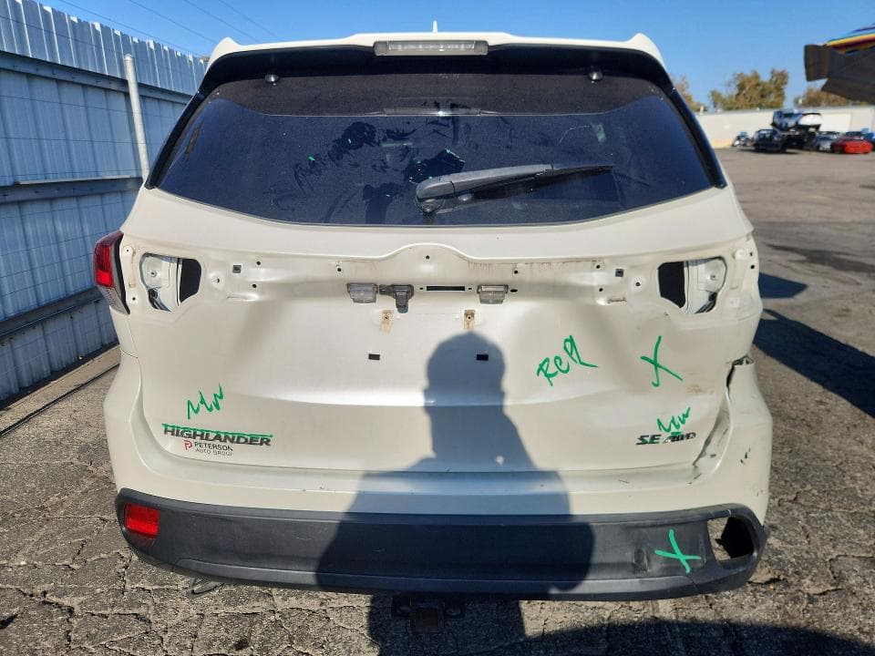 2019 TOYOTA HIGHLANDER SE 6