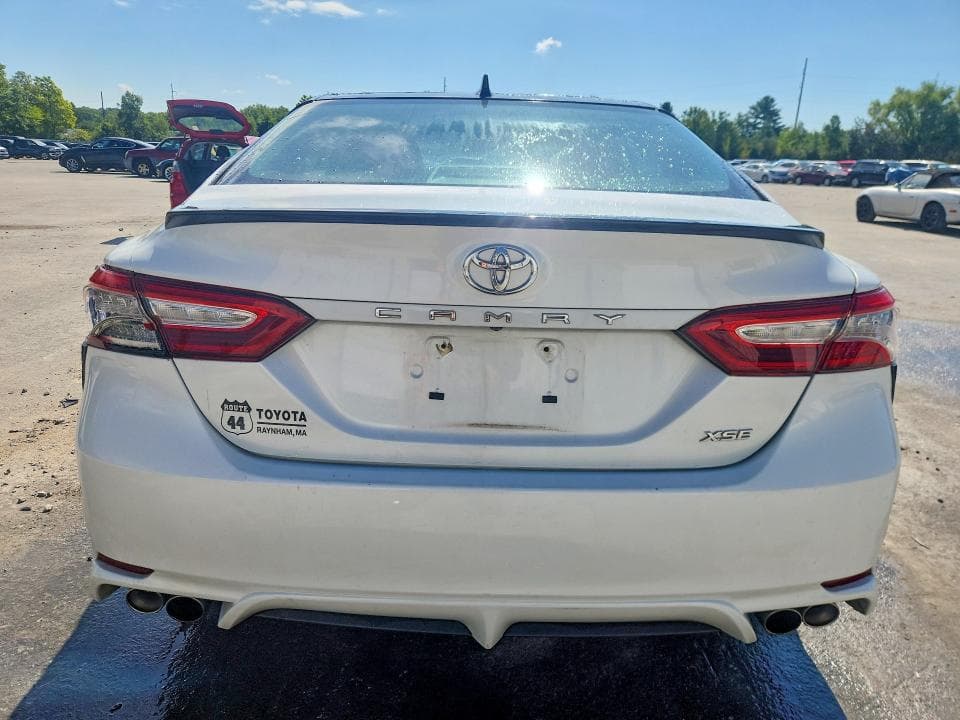 2019 TOYOTA CAMRY XSE 6