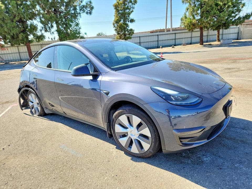 2023 TESLA MODEL Y 4