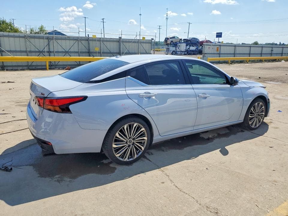 2023 NISSAN ALTIMA SR 3