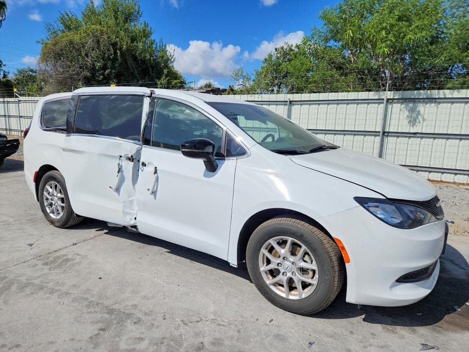 2026 CHRYSLER VOYAGER LX 4