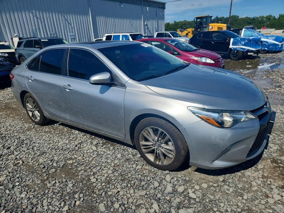2017 TOYOTA CAMRY SE 4