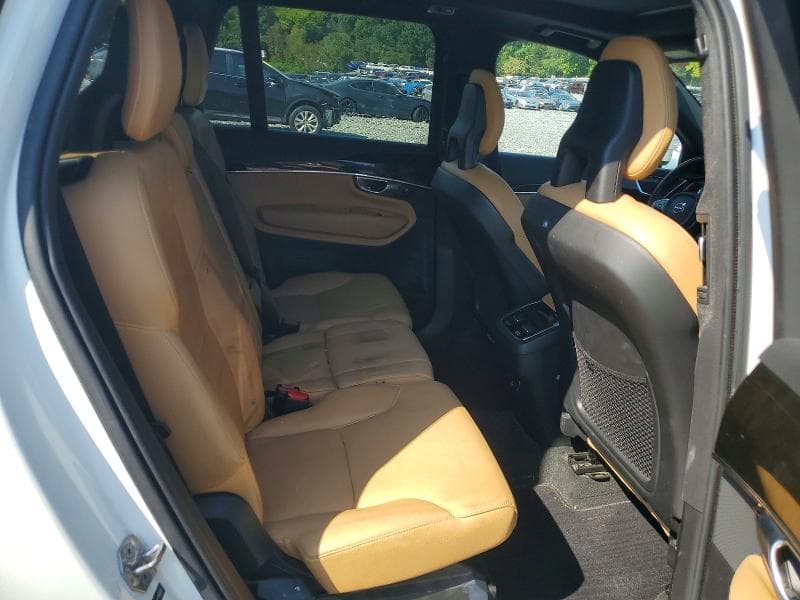 2017 VOLVO XC90 T6 11