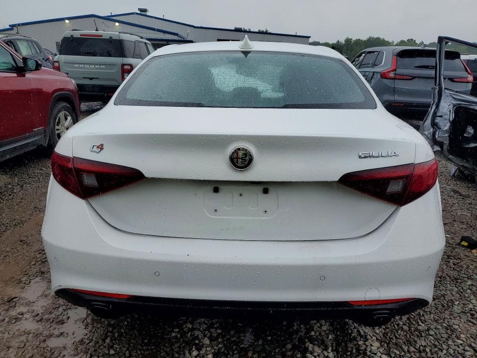 2022 ALFA ROMEO GIULIA 6