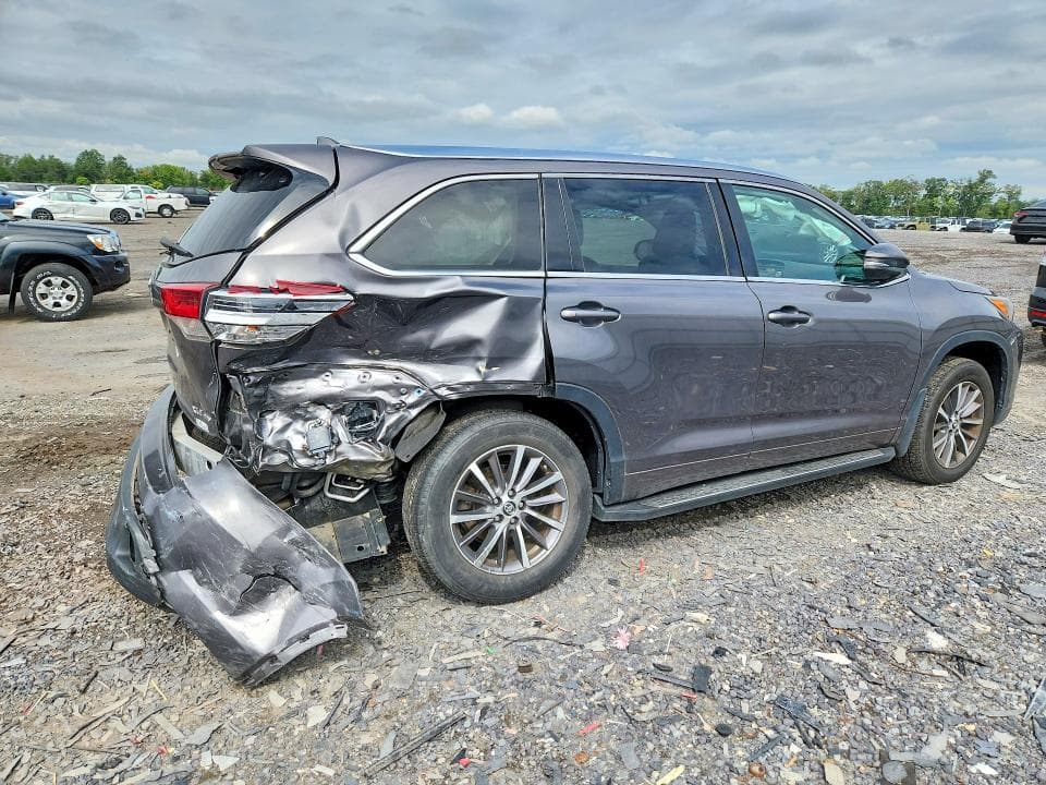 2018 TOYOTA HIGHLANDER XLE 3