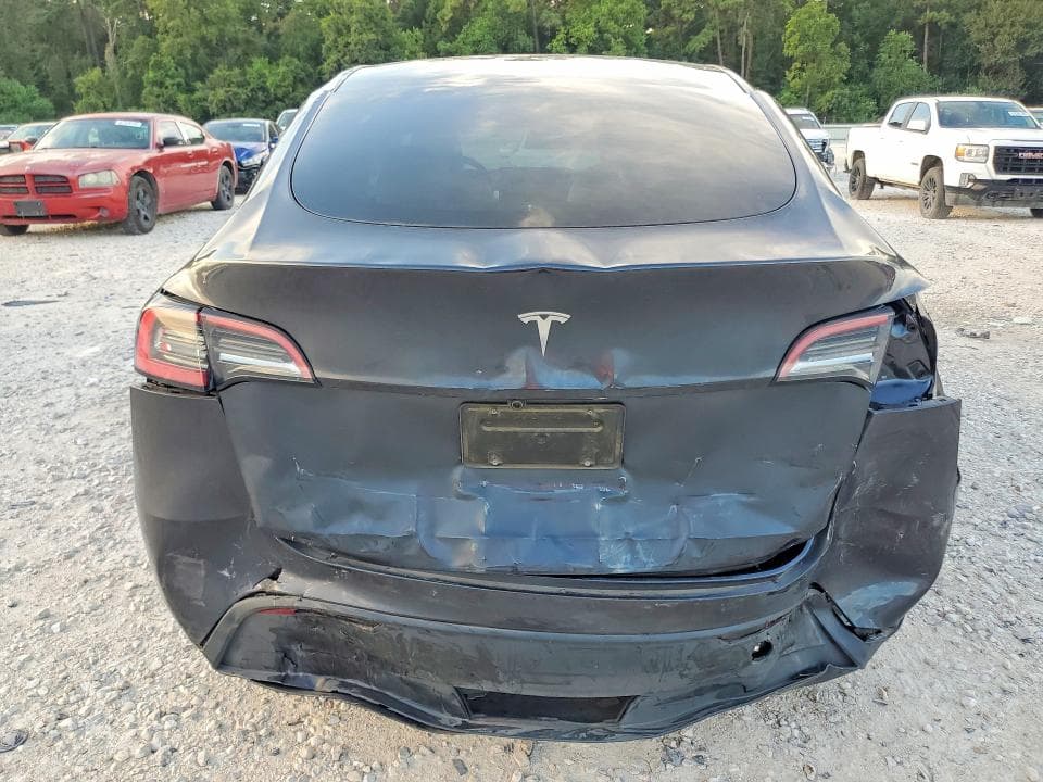 2025 TESLA MODEL Y 6