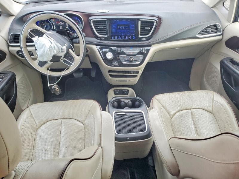 2017 CHRYSLER PACIFICA LIMITED 10