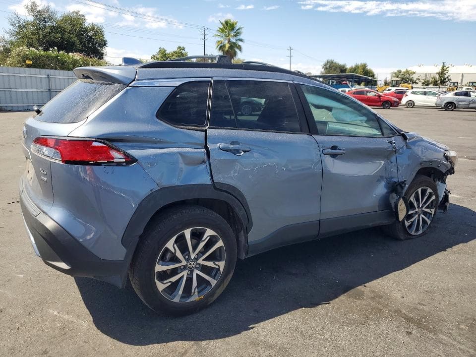 2024 TOYOTA COROLLA CROSS XLE 3