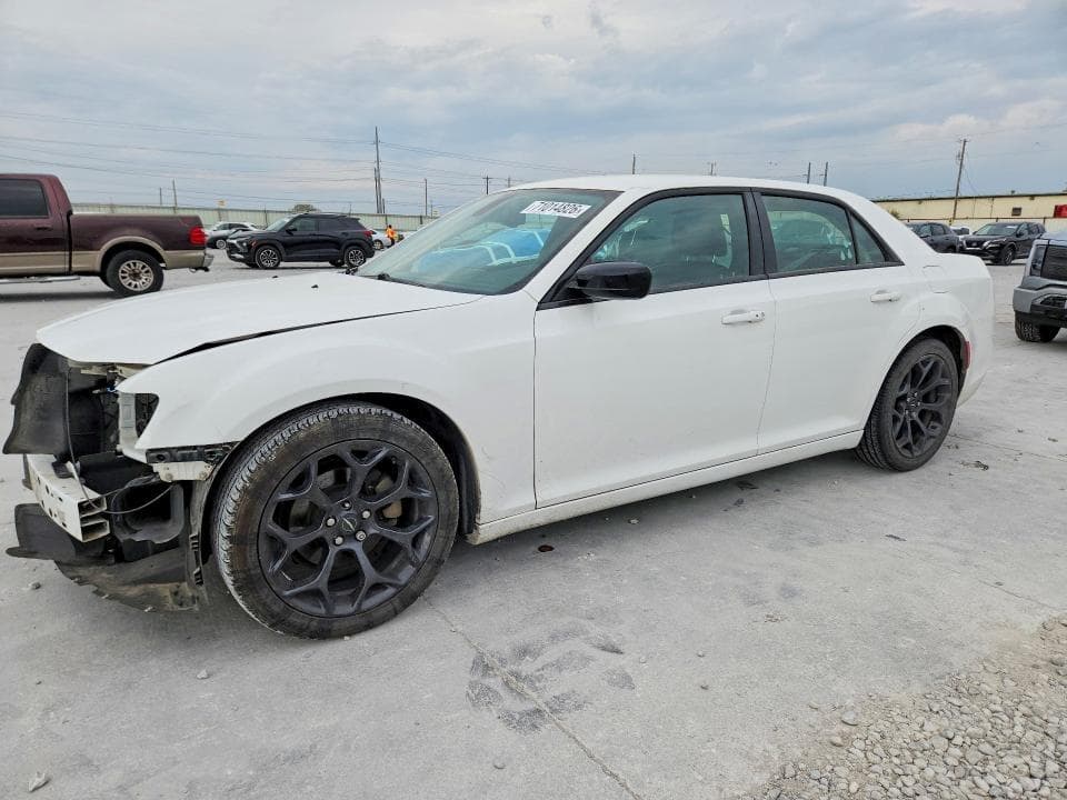 2019 CHRYSLER 300 TOURING - 1