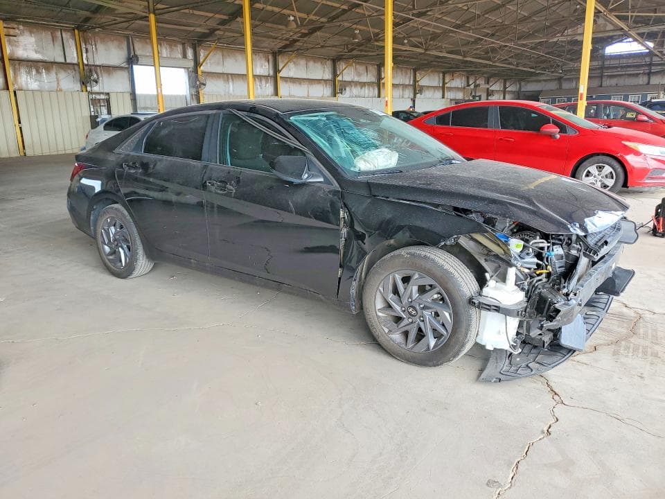 2024 HYUNDAI ELANTRA SEL 4