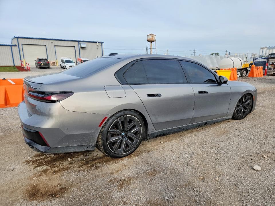 2023 BMW 760 XI 3