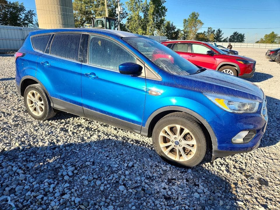 2017 FORD ESCAPE SE 4