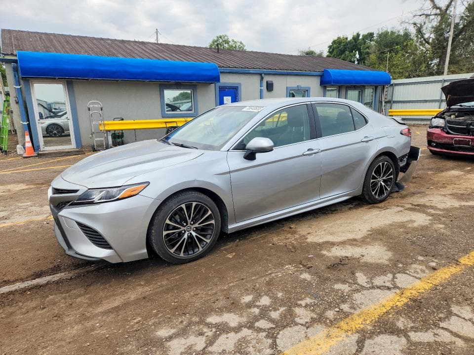 2018 TOYOTA CAMRY SE