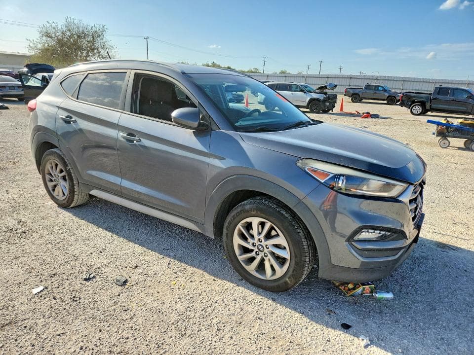 2017 HYUNDAI TUCSON SE 4