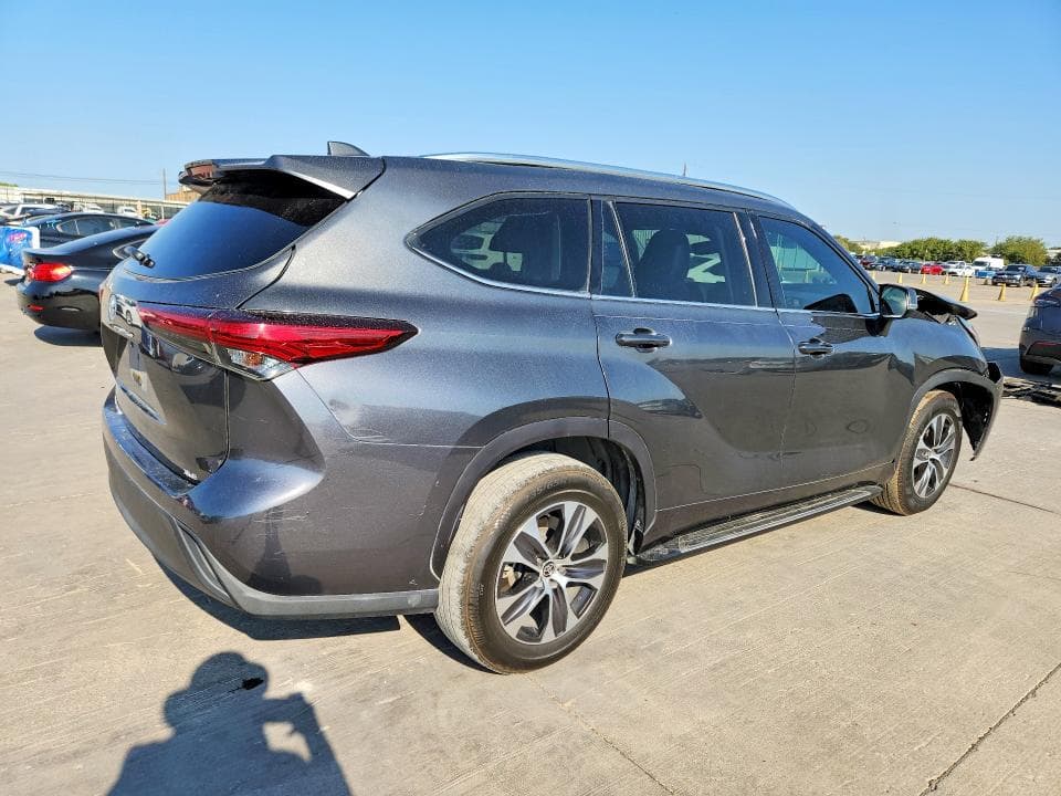 2020 TOYOTA HIGHLANDER XLE 3