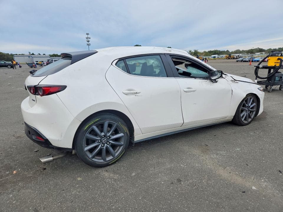 2021 MAZDA 3 SELECT 3
