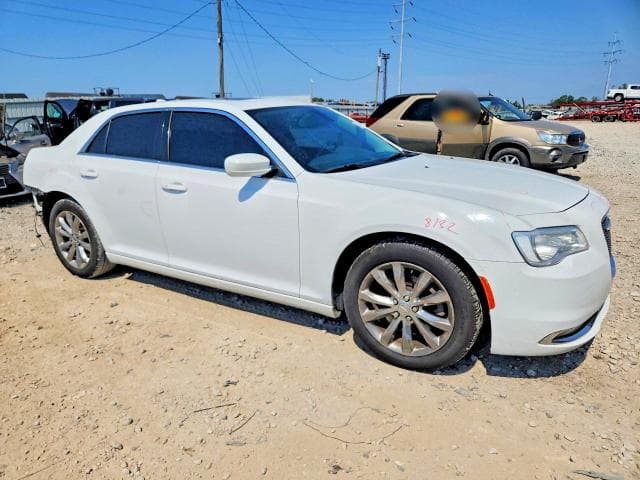 2017 CHRYSLER 300 LIMITED 4
