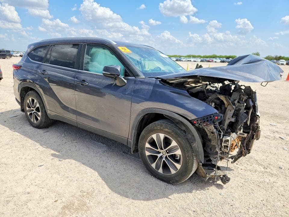2023 TOYOTA HIGHLANDER XLE 4