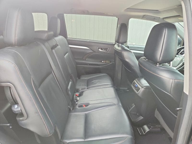 2017 TOYOTA HIGHLANDER XLE 11