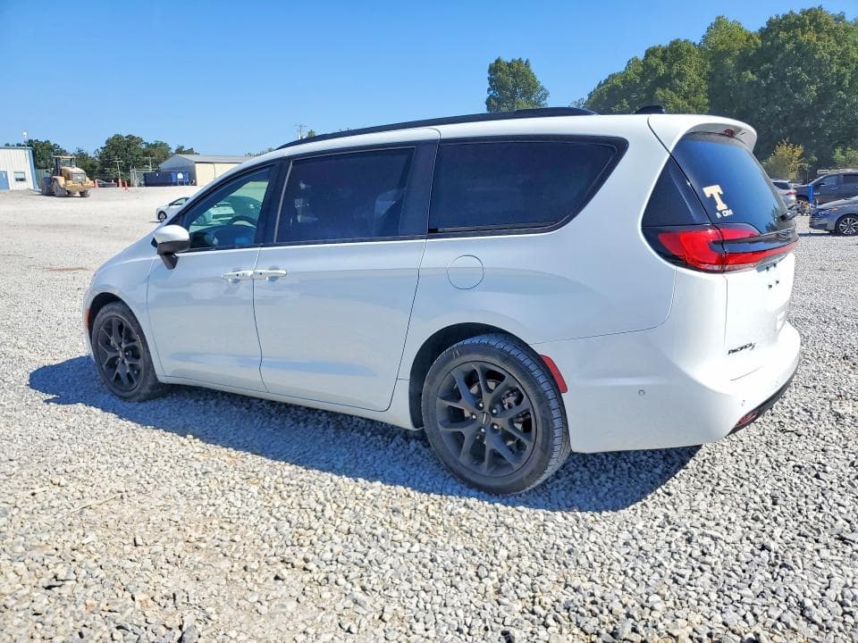 2023 CHRYSLER PACIFICA TOURING L 2