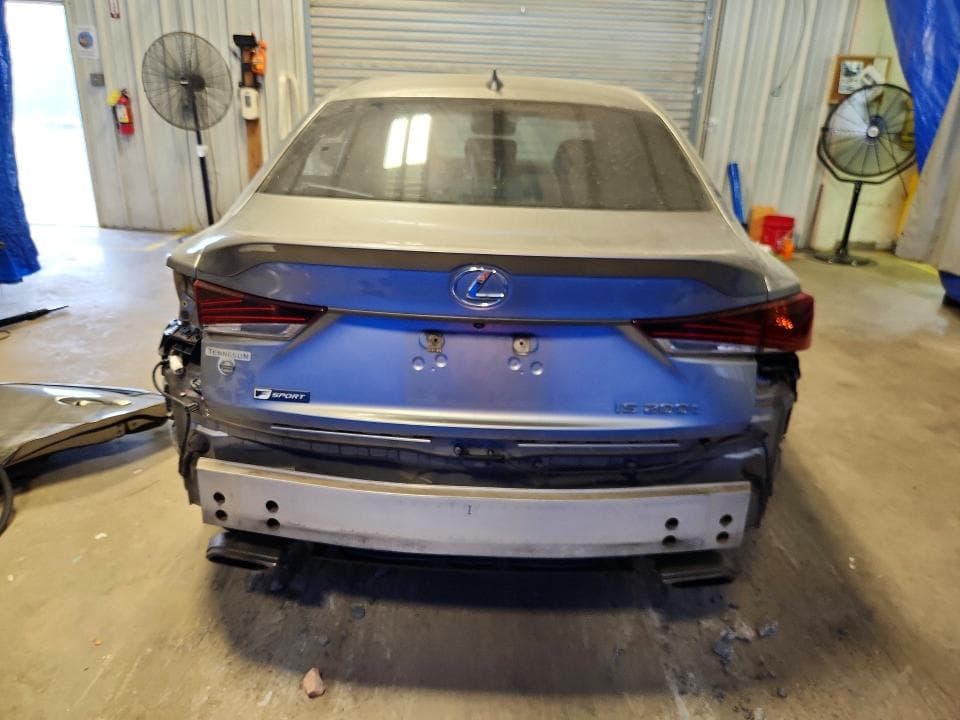 2017 LEXUS IS 200T 6
