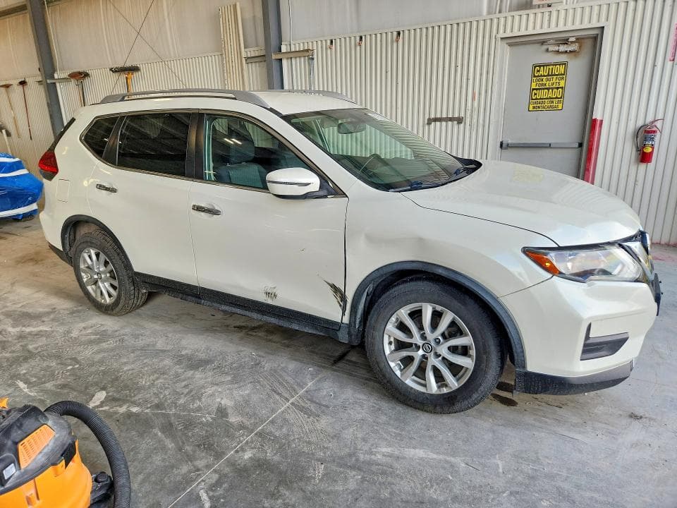 2017 NISSAN ROGUE SV 4