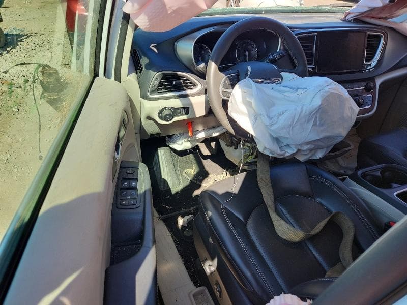2024 CHRYSLER PACIFICA TOURING L 8